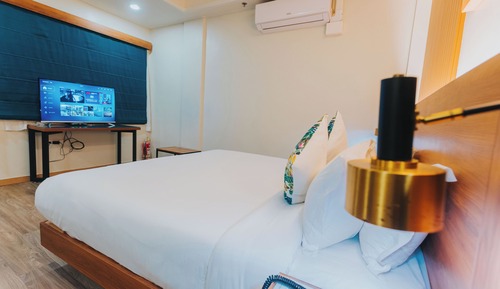 Deluxe Room, 1 King Bed, Non Smoking, Kitchen