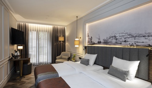 Family Room, Connecting Rooms