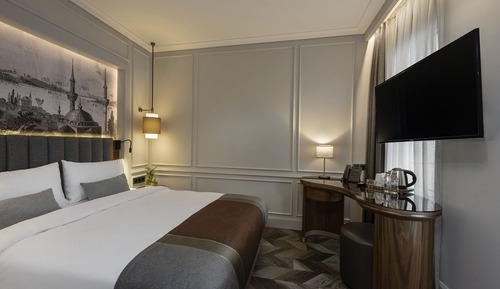 Deluxe Double Room, 1 Queen Bed, Balcony, City View