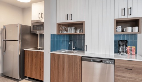Studio Suite, 1 King Bed, Kitchen