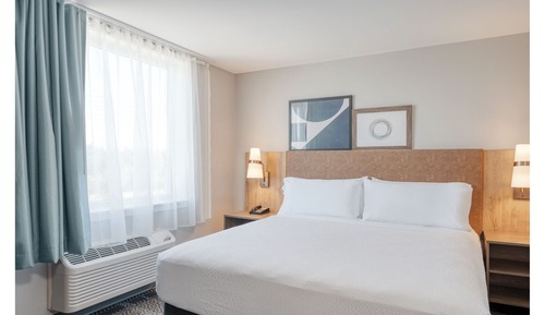 Suite, 1 King Bed, Kitchen (Dining and Kitchen Areas)