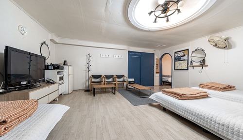Room (Basement Pension Room)
