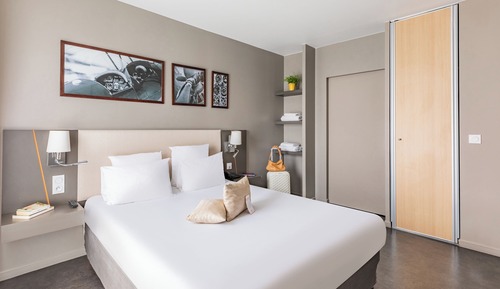 One Bedroom Apartment