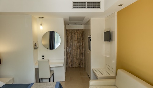 Classic Triple Room, Balcony