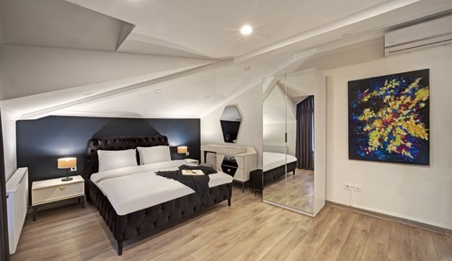 Honeymoon Room