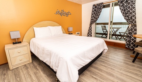 Queen Room with Balcony, Bay View