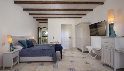 Deluxe Suite, Courtyard View