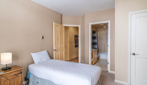 House (2 Bedrooms)