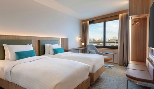 Deluxe Room, 1 King Bed, City View