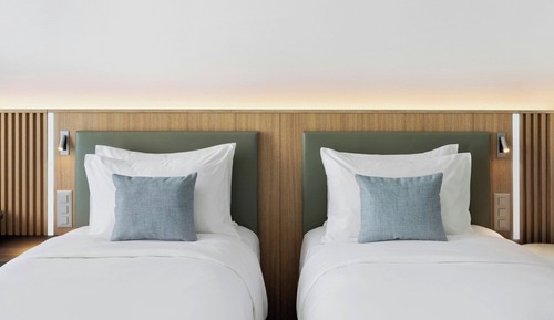 Room, 2 Twin Beds, City View