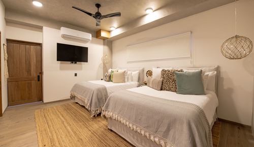 Deluxe Condo, 2 Bedrooms, Beach View 502