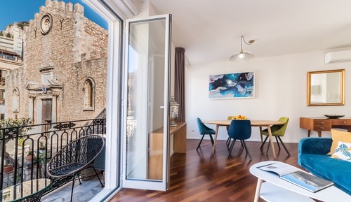 Deluxe Apartment