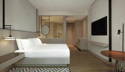 Deluxe Room, 1 King Bed, Non Smoking, Balcony