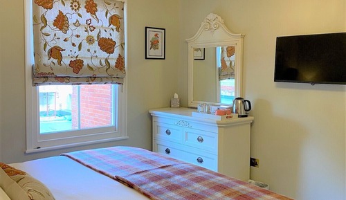 Deluxe Double Room, 1 King Bed, Courtyard View