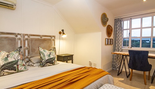 Standard Twin Room, 1 King Bed
