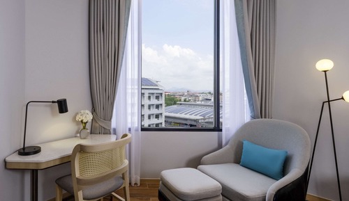 Deluxe Room, Lounge Access, 1 king bed with Bath tub