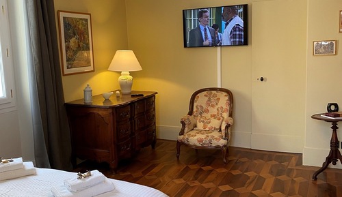 Room, Garden View