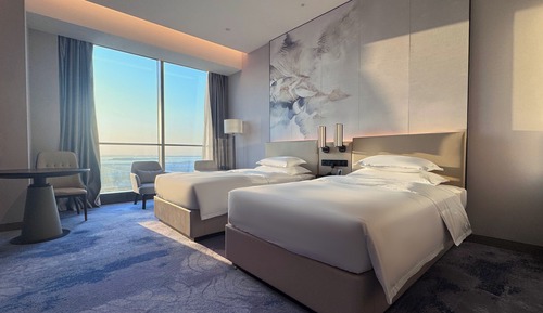 Twin Room (Sunsets Lake Scene)