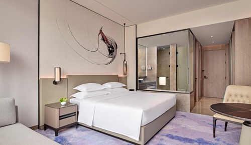 Deluxe Room, 1 Queen Bed