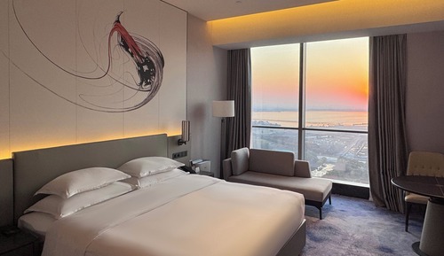 Executive Room, 1 King Bed (Lake Scene)