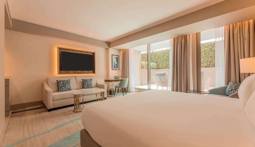 Deluxe Room, 1 King Bed, Patio