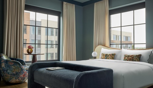 Deluxe Room, 1 King Bed, Accessible Bathtub