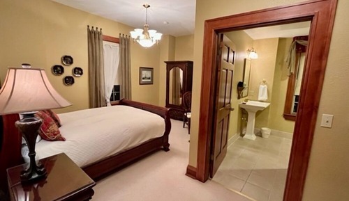 The Quaint Suite 301