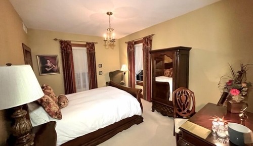 The Charming Suite 307