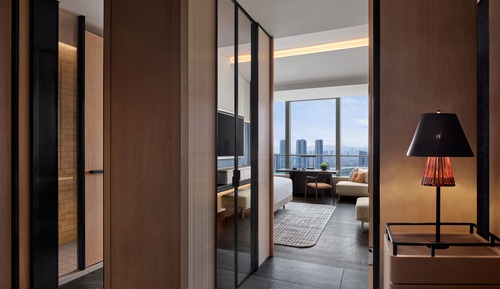 1 King Bed Deluxe Room with River View