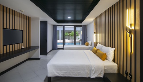 Deluxe Room, Pool Access