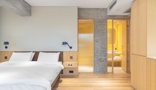 Superior Studio, 1 King Bed, Balcony