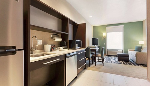 Suite, 1 King Bed, Accessible, Bathtub (Mobility & Hearing)