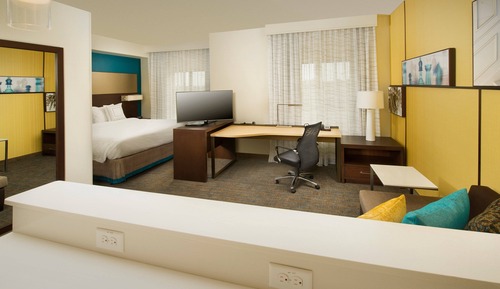 Studio, 1 King Bed with Sofa bed (Mobility/Hearing Access, Roll-In Shwr)