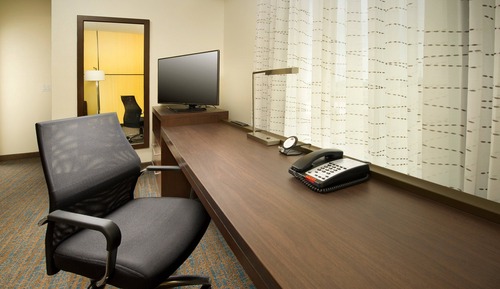 Suite, 1 Bedroom (Mobility/Hearing Access, Roll-In Shwr)