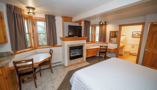 Deluxe Room, 1 King Bed with Sofa bed, Jetted Tub