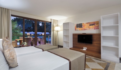 Lagoon Family Suite with One Bathroom