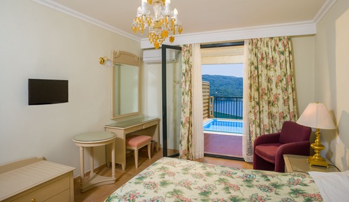 Luxury Bungalow (Jacuzzi/Pool)