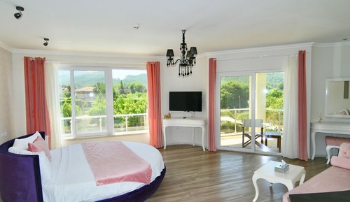 Honeymoon Suite, Non Smoking, Jetted Tub
