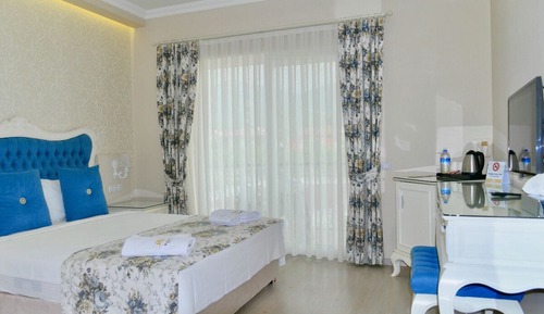 Standard Room, 1 Queen Bed, Non Smoking, Balcony