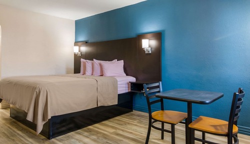Standard Room, 1 King Bed, Smoking
