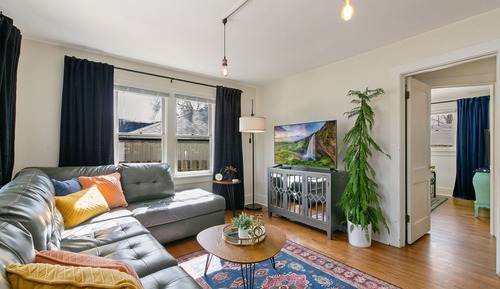 House, Multiple Beds, Patio, Garden View (725 E Mulberry St.)