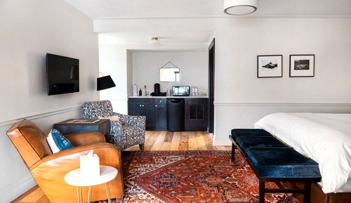 Classic Suite (Carriage House Classic Suite)