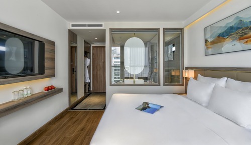 Deluxe Partial Ocean View