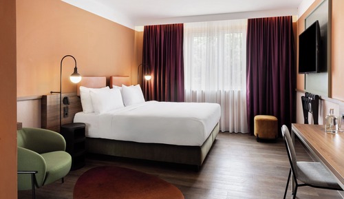 Superior Room, 1 King Bed, Courtyard View