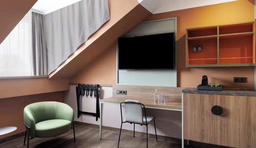 Junior Suite, 1 King Bed, Courtyard View