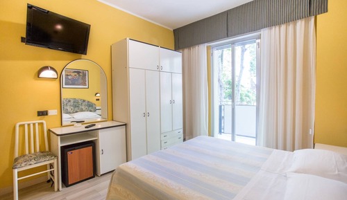 Standard Quadruple Room, City View