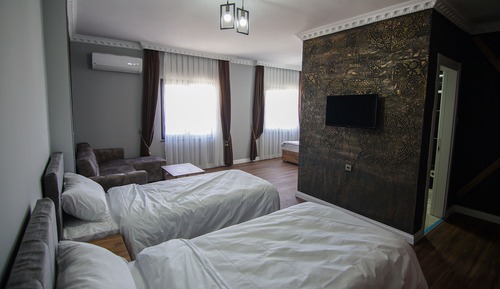 Classic Triple Room, City View