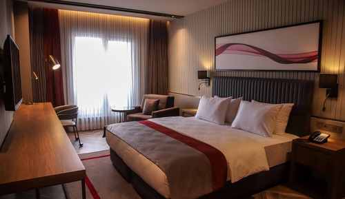 Superior Room, Accessible, Non Smoking (1 Queen Bed & 1 Twin Bed)