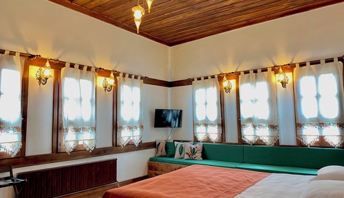 Panoramic Room