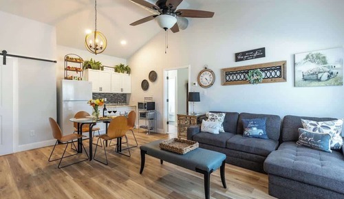 Cabin, Multiple Beds, Hot Tub (150 Westridge Ln)